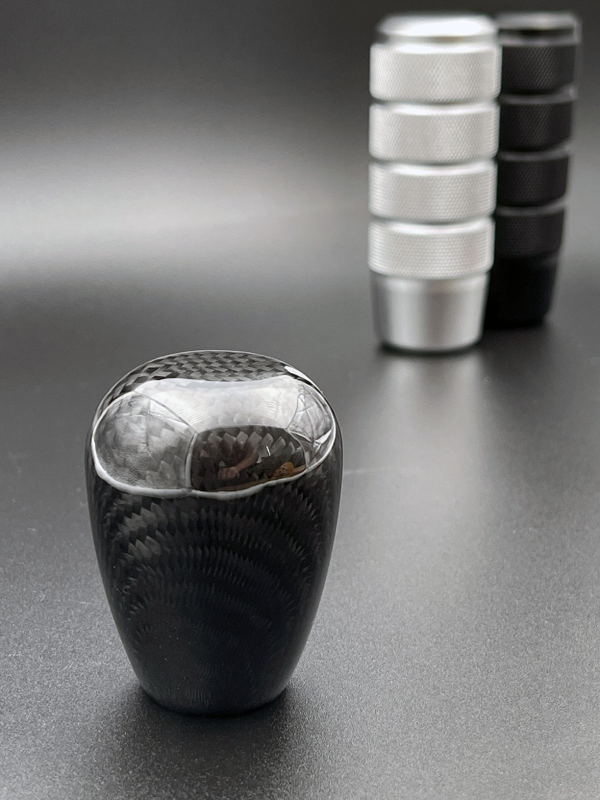 Schaltknäufe aus Aluminium und Carbon 