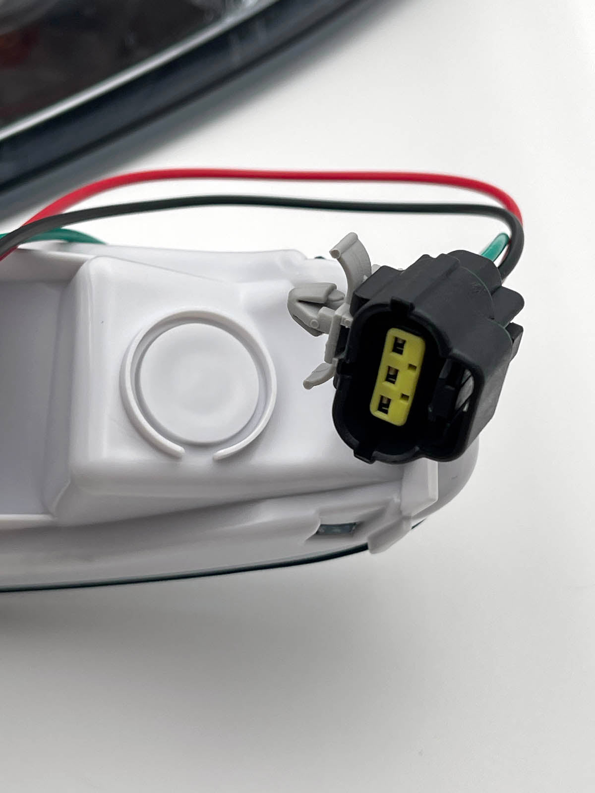 Smoked front indicator set for Mazda MX-5 Mk1 (1989-1998) wiring loom and connector close up